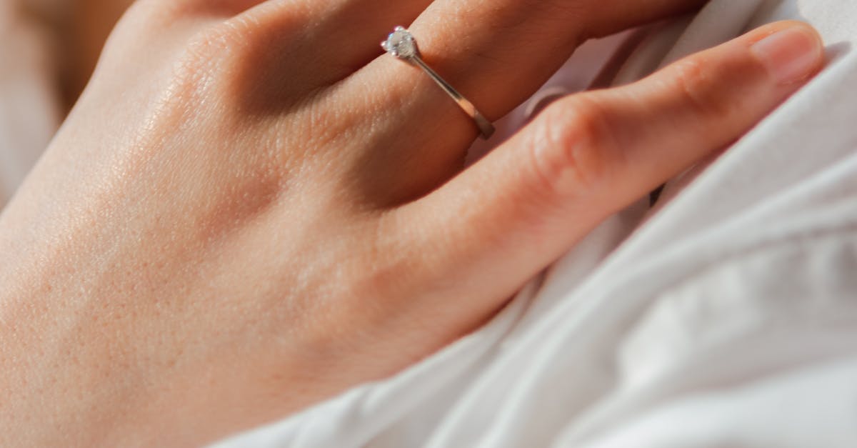 Cluster vs. Solitaire: Comparing Engagement Ring Styles