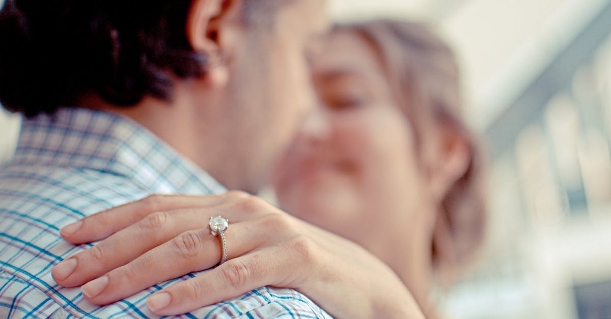 Customising Your Emerald Engagement Ring: A Guide