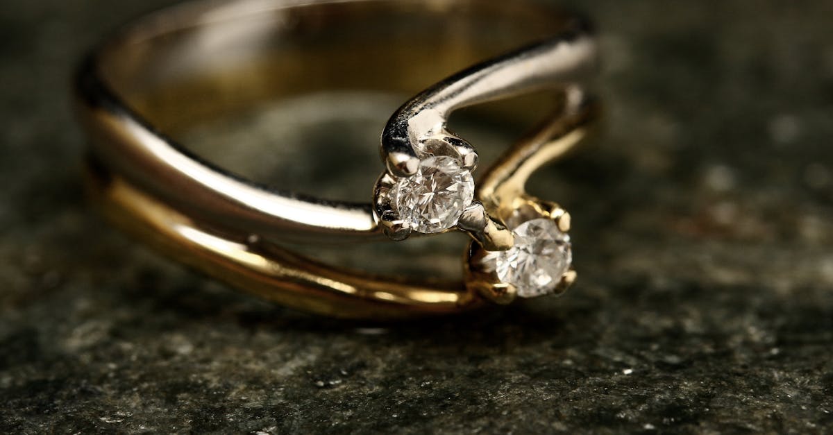 Customizing Your Halo Engagement Ring: Tips and Ideas