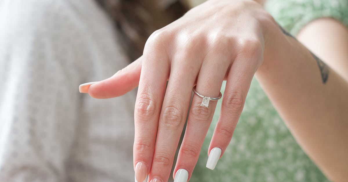 How to Customize Your Solitaire Engagement Ring