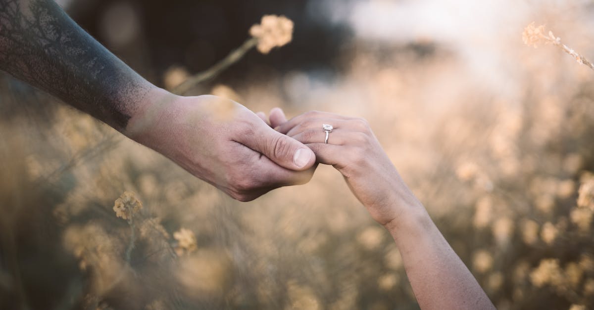 Pros and Cons of Solitaire Engagement Rings