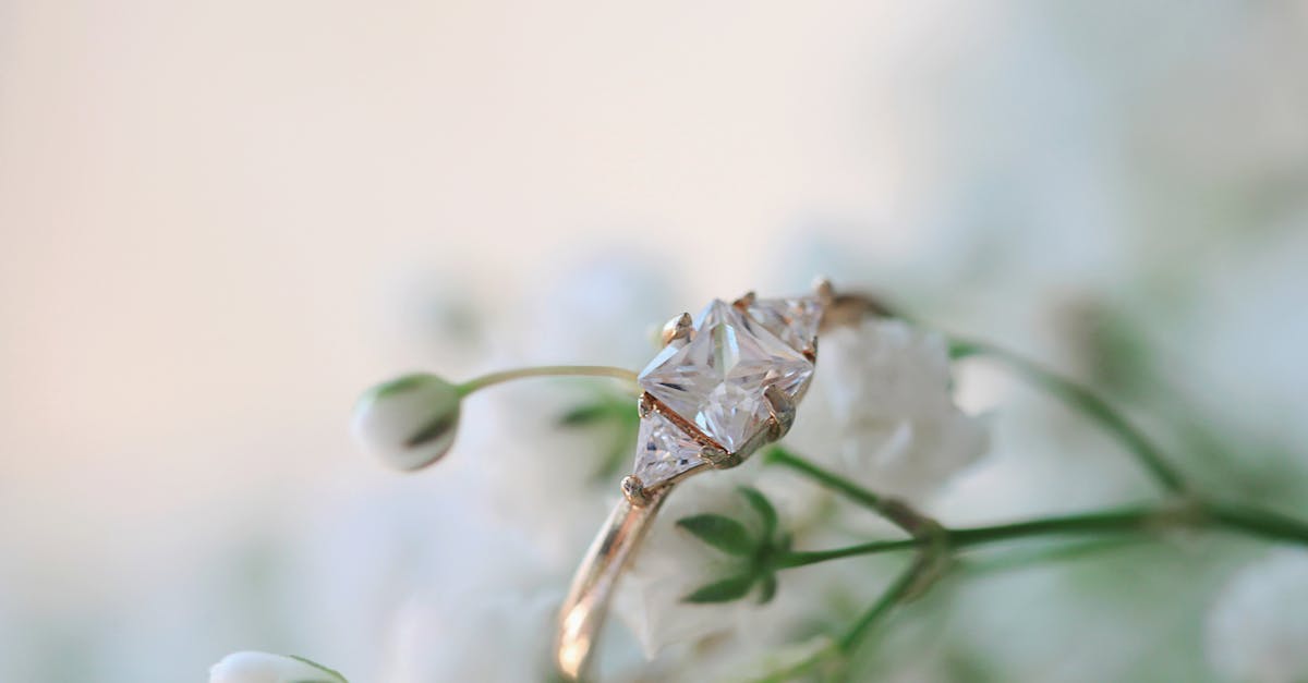 Solitaire Diamond Rings: Traditional vs. Modern Designs